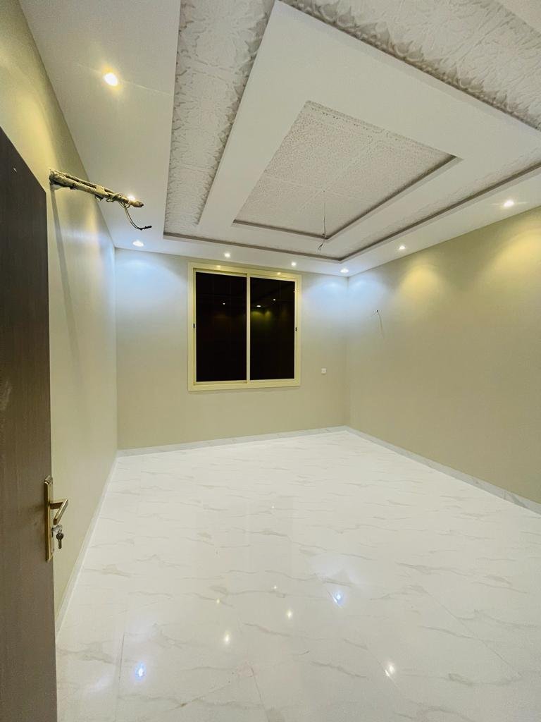 شقة فخمة على شكل فيلا
مساحة 4 ...